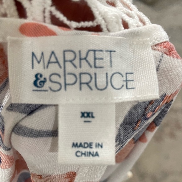 Market and Spruce XXL Sleveless Floral Top with Crochet Back - Picture 4 of 8